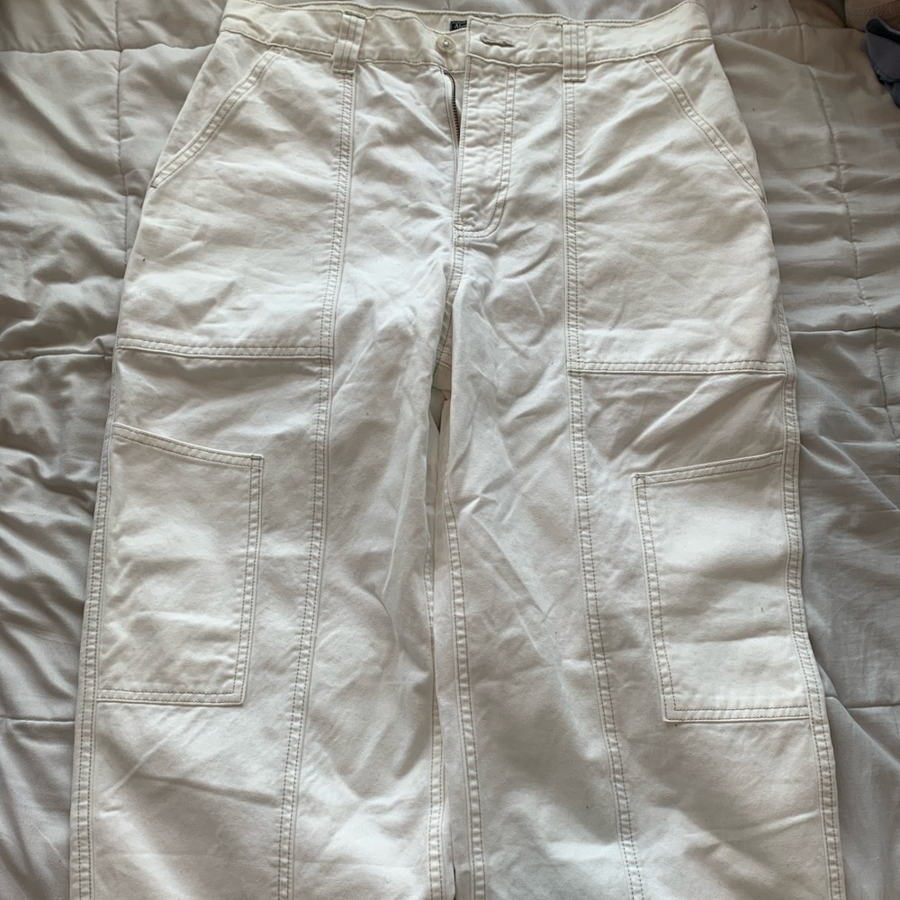 WHITE ABERCROMBIE CARGO PANTS